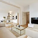 Stylish 2-bed In Gare, Near Cafes & Shop *