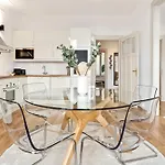 Stylish 2-bed In Gare, Near Cafes & Shop
