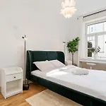 Stylish 2-bed In Gare, Near Cafes & Shop *