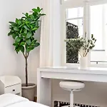 Stylish 2-bed In Gare, Near Cafes & Shop