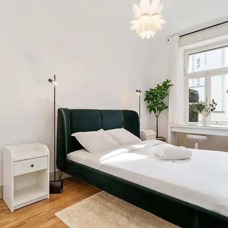 Stylish 2-bed In Gare, Near Cafes & Shop *