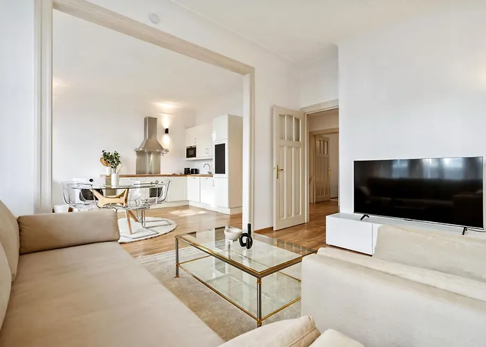 Stylish 2-bed In Gare, Near Cafes & Shop *