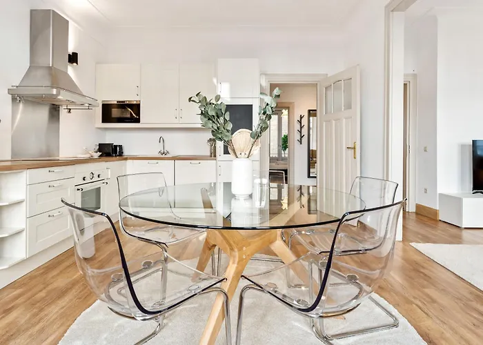 Stylish 2-bed In Gare, Near Cafes & Shop