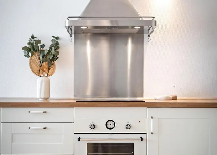 Stylish 2-bed In Gare, Near Cafes & Shop Lejlighed *