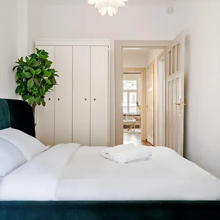 Stylish 2Br Stay In Luxembourg Gare Apartman