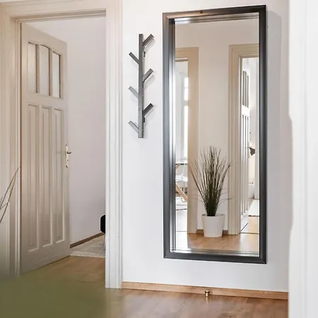 Apartment Stylish 2-bed In Gare, Near Cafes & Shop *