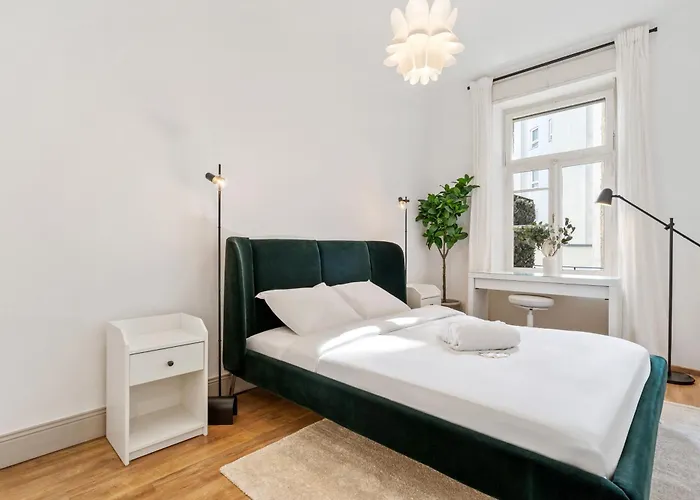 Stylish 2-bed In Gare, Near Cafes & Shop *