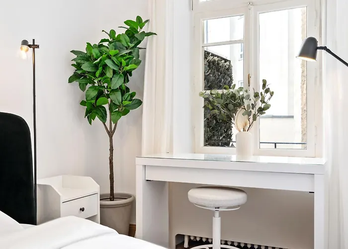 Stylish 2-bed In Gare, Near Cafes & Shop