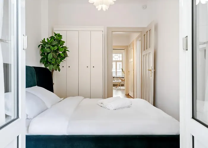 Stylish 2-bed In Gare, Near Cafes & Shop شقة