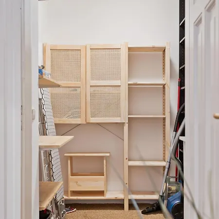 Apartment Stylish 2-bed In Gare, Near Cafes & Shop